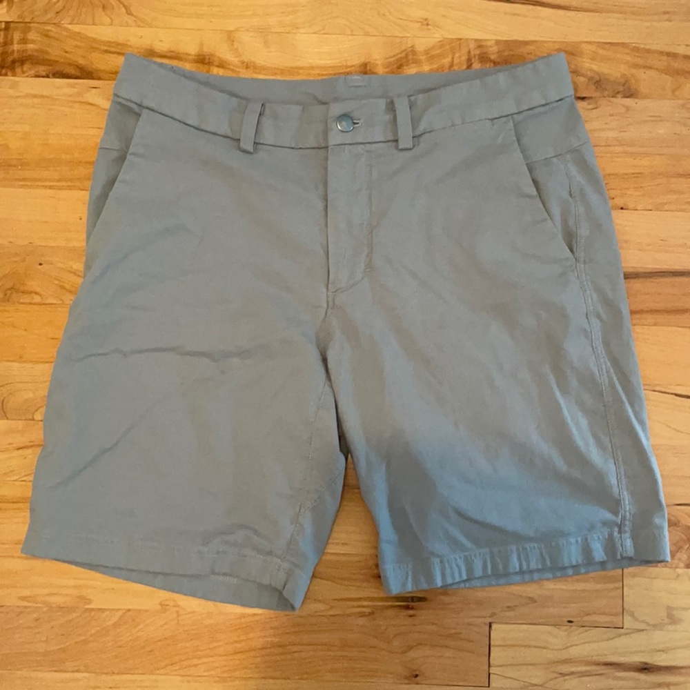 LULULEMON commission short
